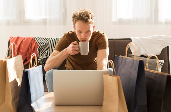 Compras online na Black Friday com descontos em tecnologia e utilidades diárias