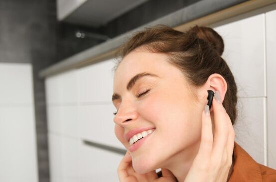 Aproveite os Nothing CMF Buds 2, com cancelamento de ruído, na Black Friday da PcComponentes