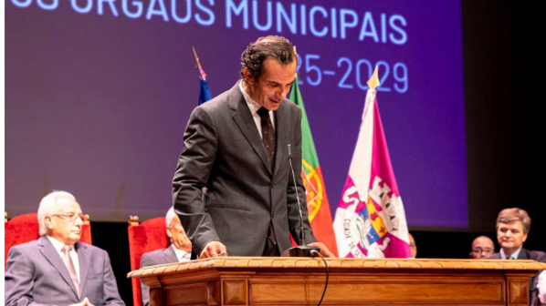 Deputado municipal do PS rouba carteiras a menores para sustentar vício