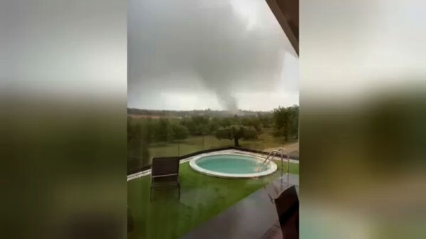 Imagens mostram passagem de tornado em Albufeira