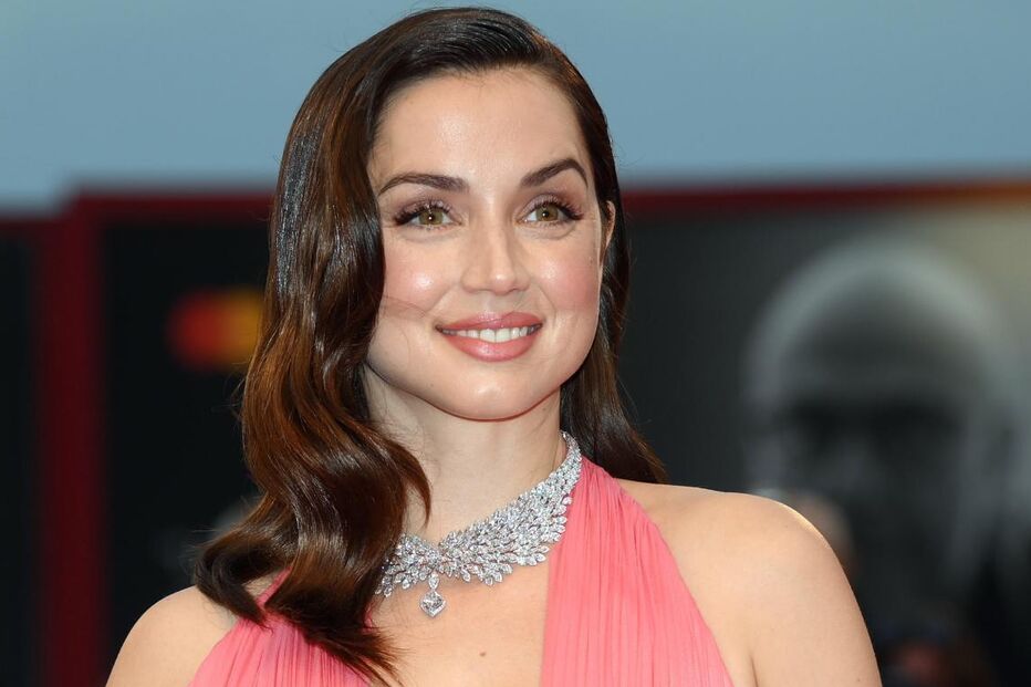 Ana de Armas surge em evento após fim do relacionamento com Tom Cruise