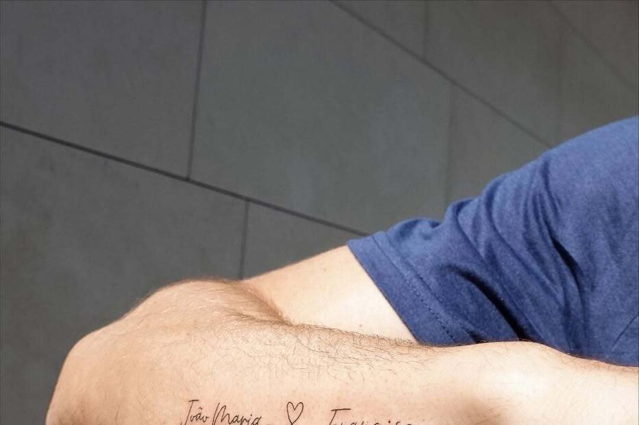 João Palhinha homenageia os filhos, João Maria e Francisco, com tatuagem.
