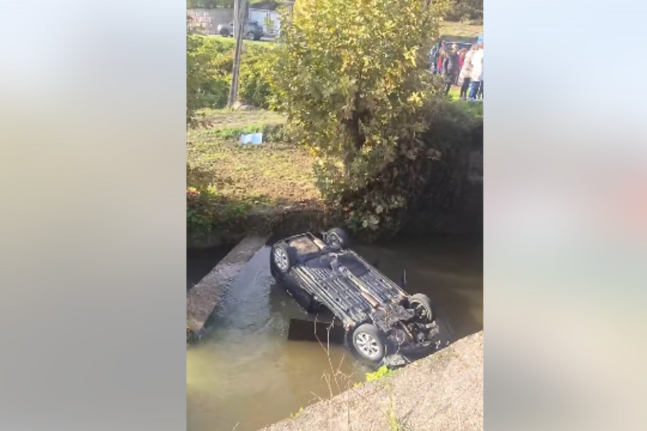 Dois feridos em despiste de carro em ponte de Felgueiras