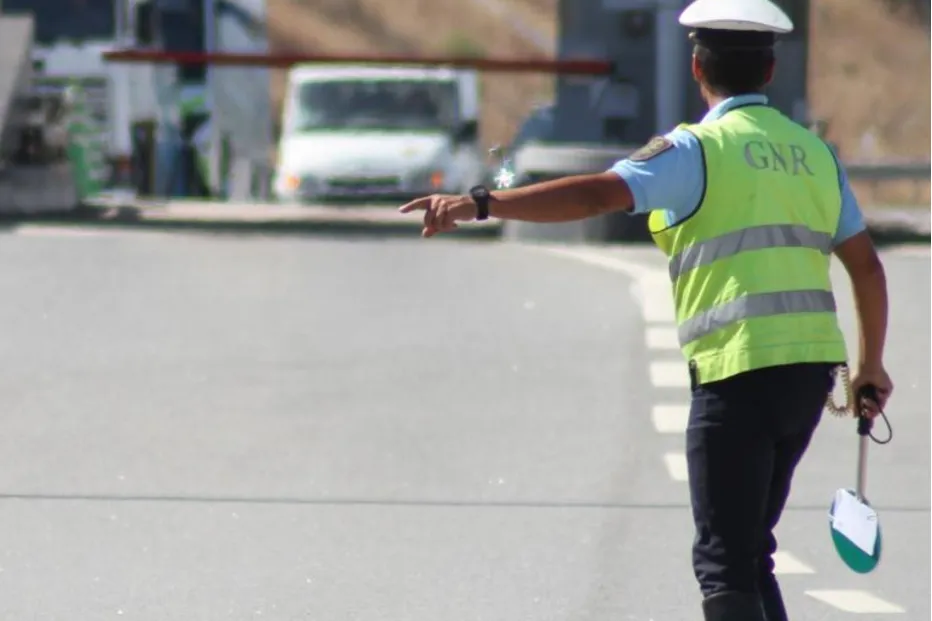 GNR corrupto contesta expulsão duas décadas depois