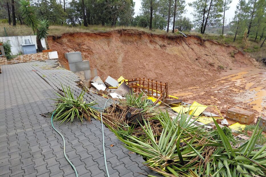 Moradia em risco de derrocada em Tomar