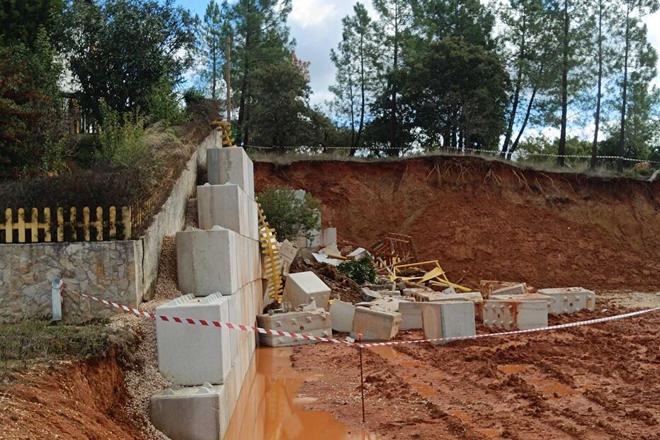 Deslizamento de terras em Tomar causa destruição e interdita acessos