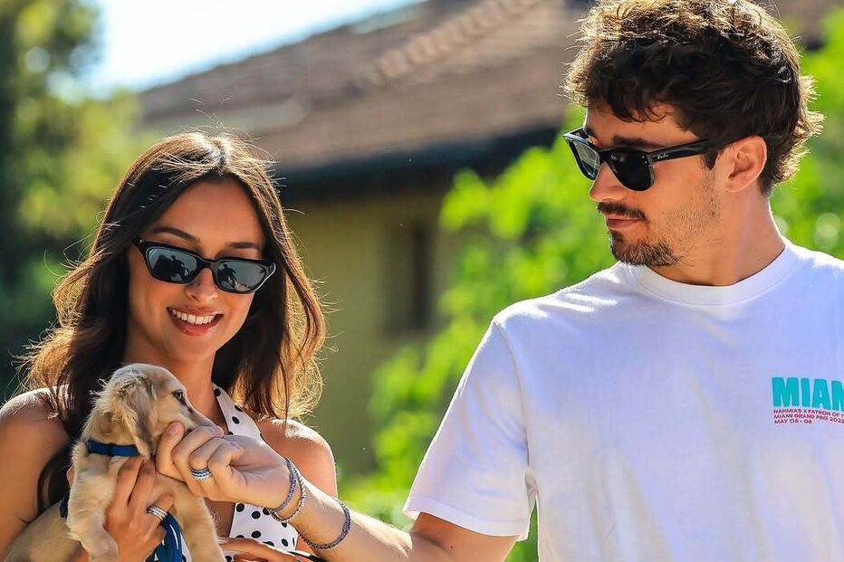 Charles Leclerc e Alexandra Saint Mleux anunciam noivado com anel de 456 mil euros.
