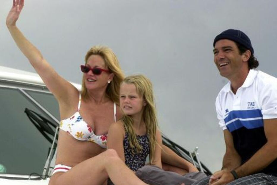 Melanie Griffith, Antonio Banderas e a filha num barco