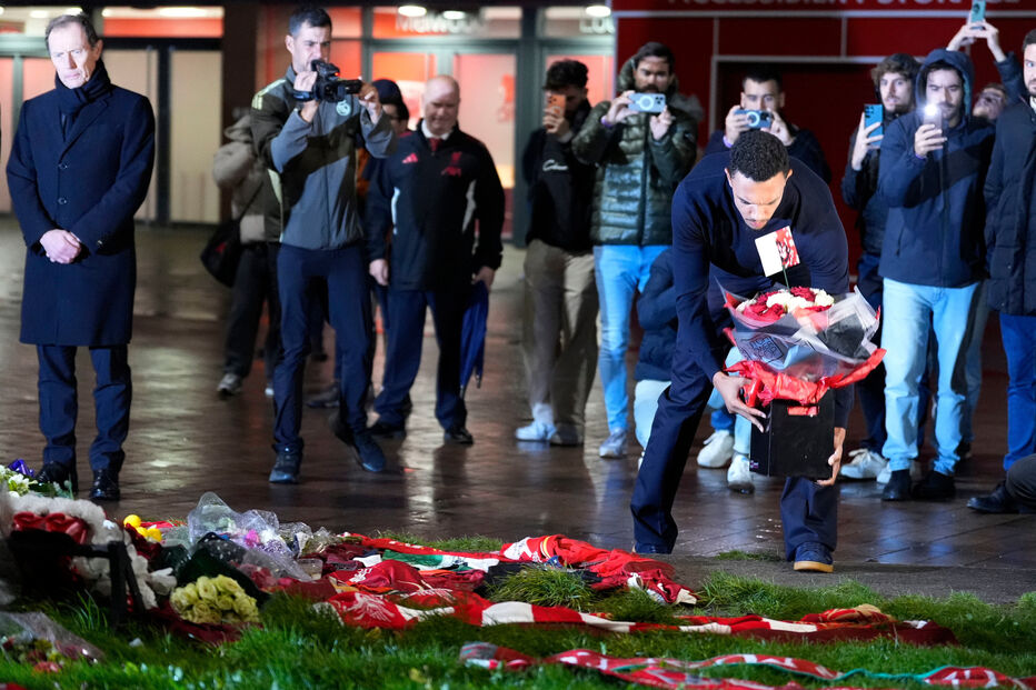 Real Madrid presta homenagem a Diogo Jota em Anfield