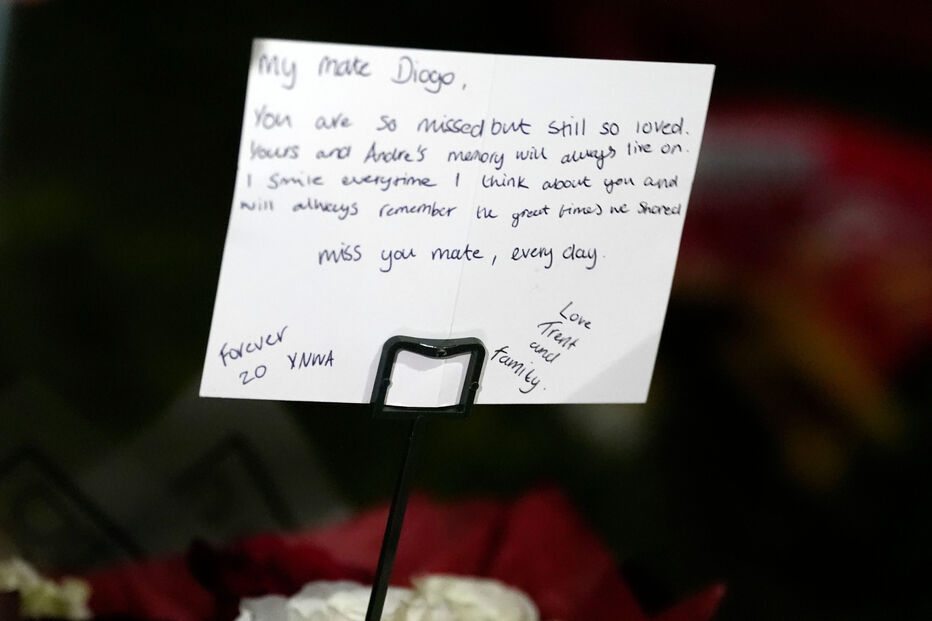 Real Madrid presta homenagem a Diogo Jota em Anfield