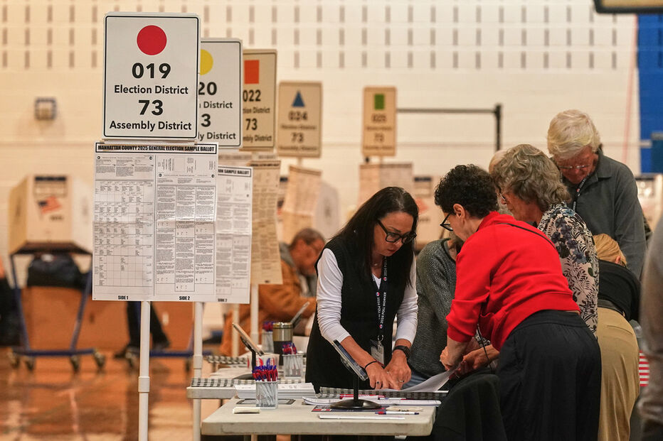 Eleitores votam em Manhattan para as eleições gerais de 2025