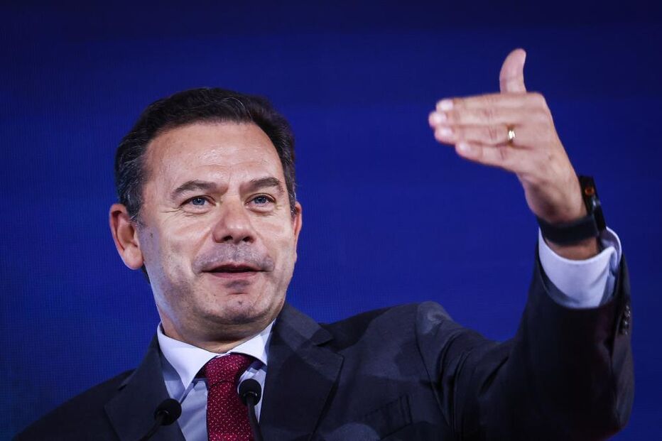 Montenegro homenageia Cavaco Silva nos 40 anos da sua posse como primeiro-ministro