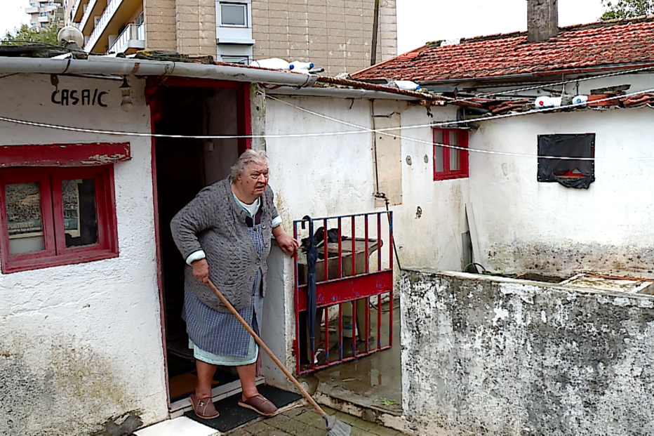 Maria Alice vive atormentada sempre que chove