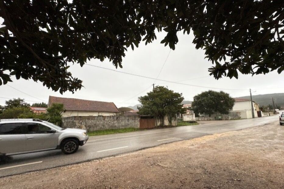 Alcobaça: empresário da construção civil morto a tiro na via pública.
