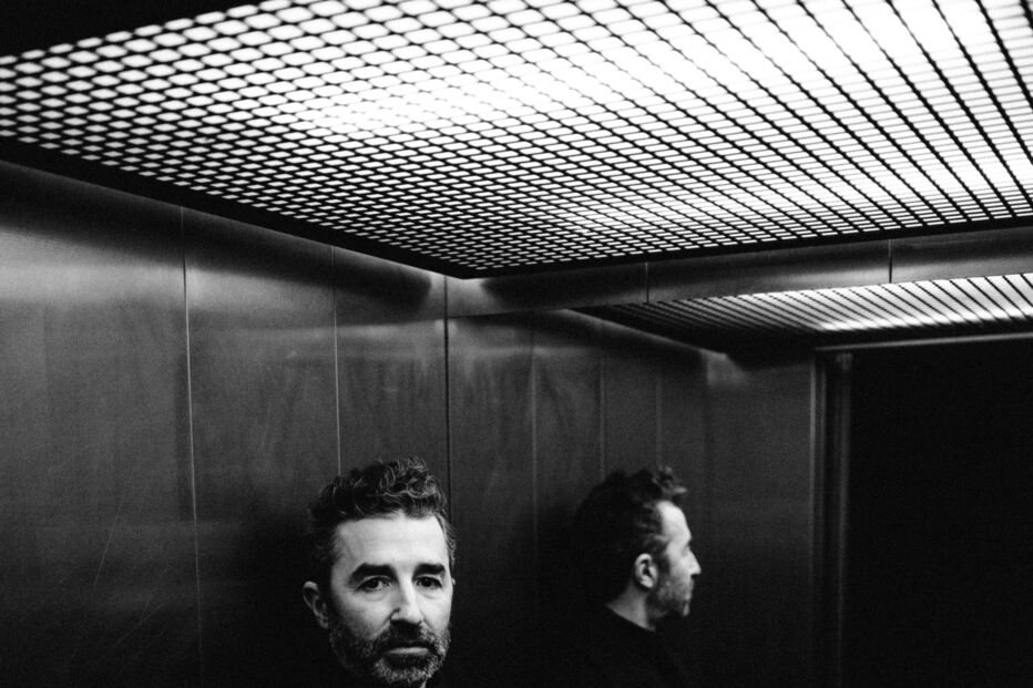 Tiago Bettencourt apresenta novo álbum, 'Foz', em Coimbra, explorando sonoridades eletrónicas