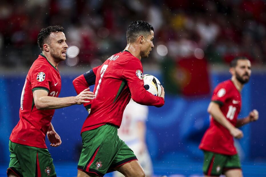 Cristiano Ronaldo e Diogo Jota