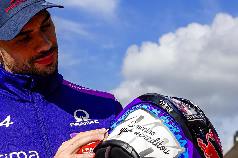 Miguel Oliveira apresenta capacete especial para a corrida em Portimão