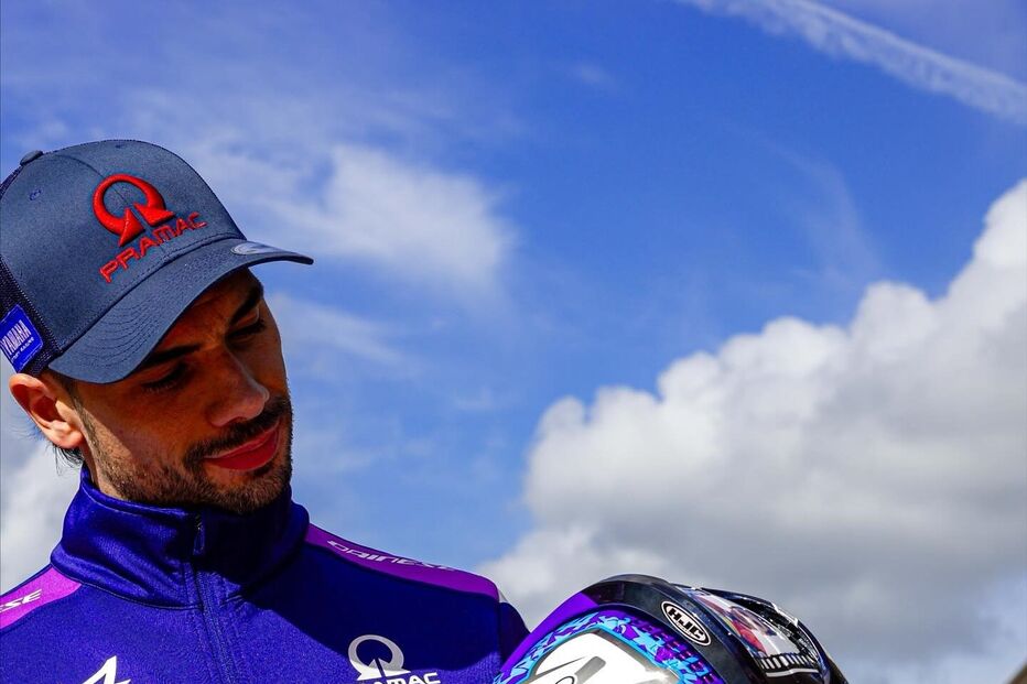 Miguel Oliveira compete em Portimão com capacete alusivo à frase 