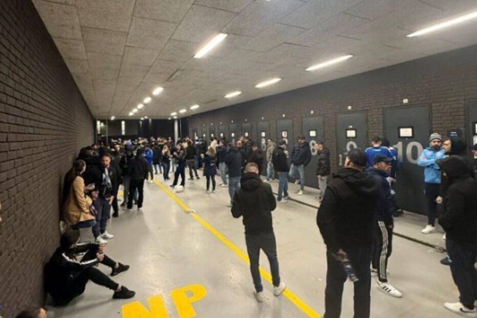 Quase 100 adeptos do FC Porto estão detidos na Holanda