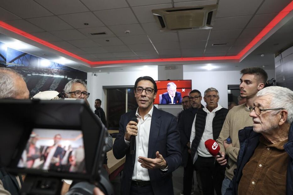 Pedro Proença discursa em evento com jornalistas