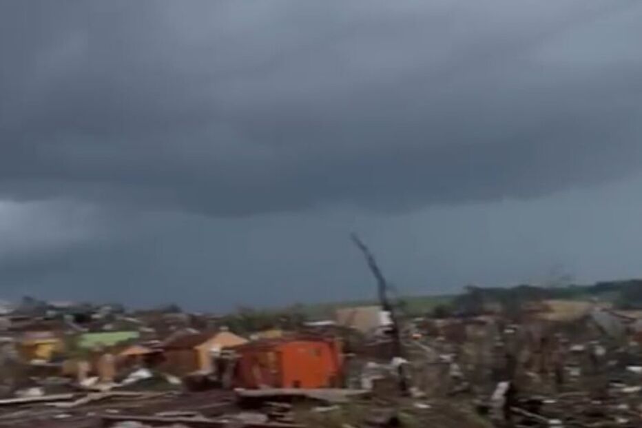 Tornado causa mortes e destruição em Rio Bonito do Iguaçu, no Paraná