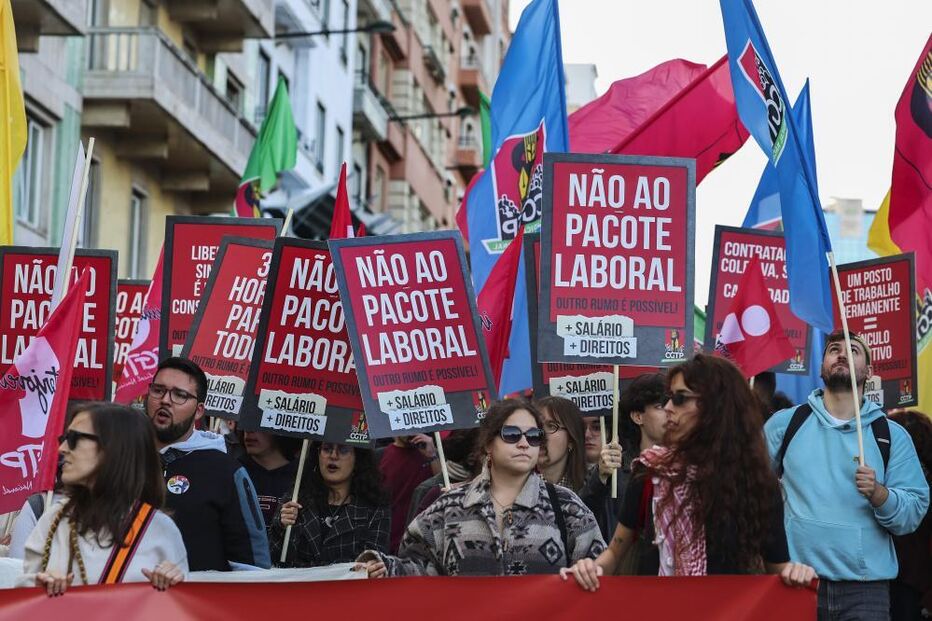 Manifestação contra pacote laboral reúne trabalhadores na Avenida da Liberdade
