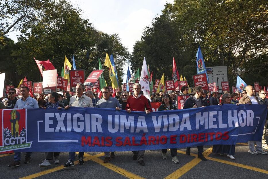 Milhares marcham em Lisboa por melhores salários e direitos