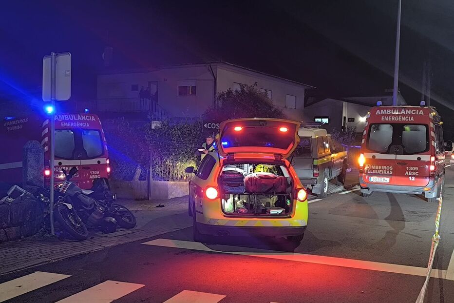 Dois feridos após despiste de mota contra muro em Felgueiras