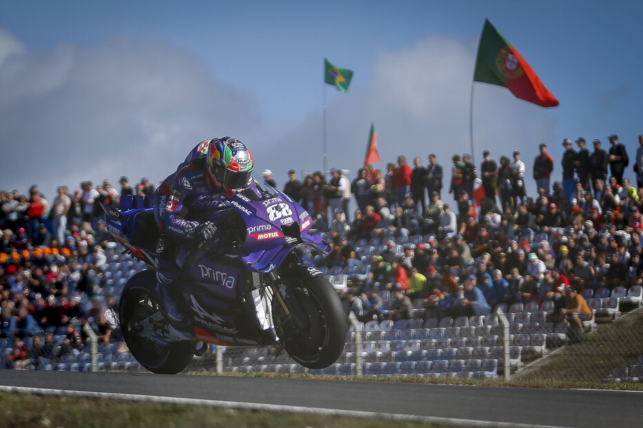 Miguel Oliveira compete no Grande Prémio de Portugal, no Autódromo Internacional do Algarve