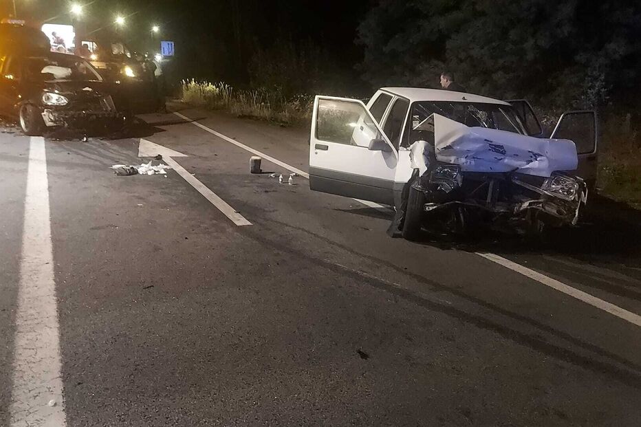 Colisão em Gaia: dois carros envolvidos e feridos.
