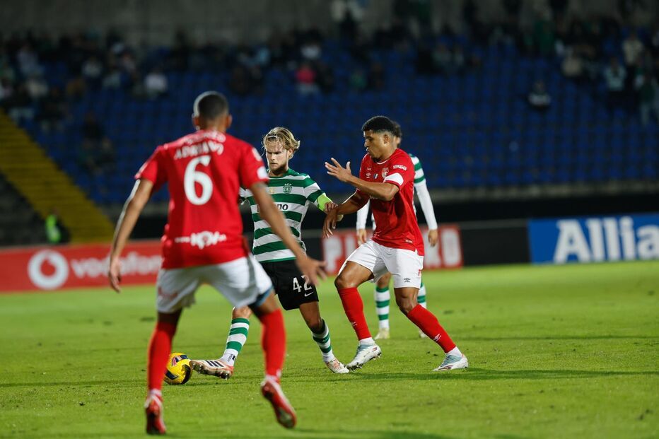 Jogo entre Santa Clara e Sporting: Hjulmand marca golo decisivo para vitória dos leões
