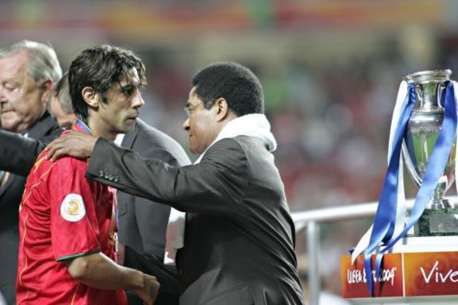 Rui Costa e Eusébio no Euro 2004, um momento marcante na Luz