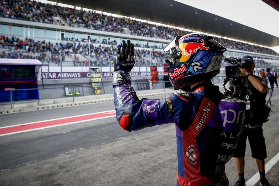 Miguel Oliveira homenageado em Portimão antes da última corrida de MotoGP em Portugal