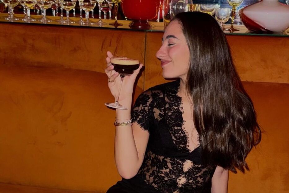 Matilde Mourinho festeja 29 anos em Inglaterra com a mãe e amigos