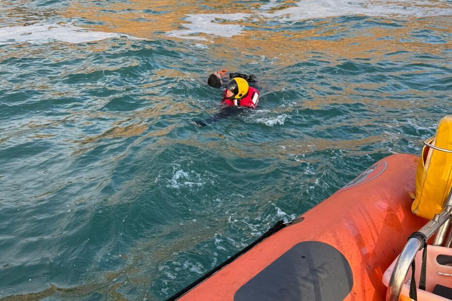 Resgate de homem na Figueira do Guincho, Cascais, envolve bombeiros e Polícia Marítima