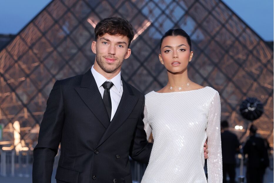 Pierre Gasly e Kika Cerqueira Gomes no Louvre