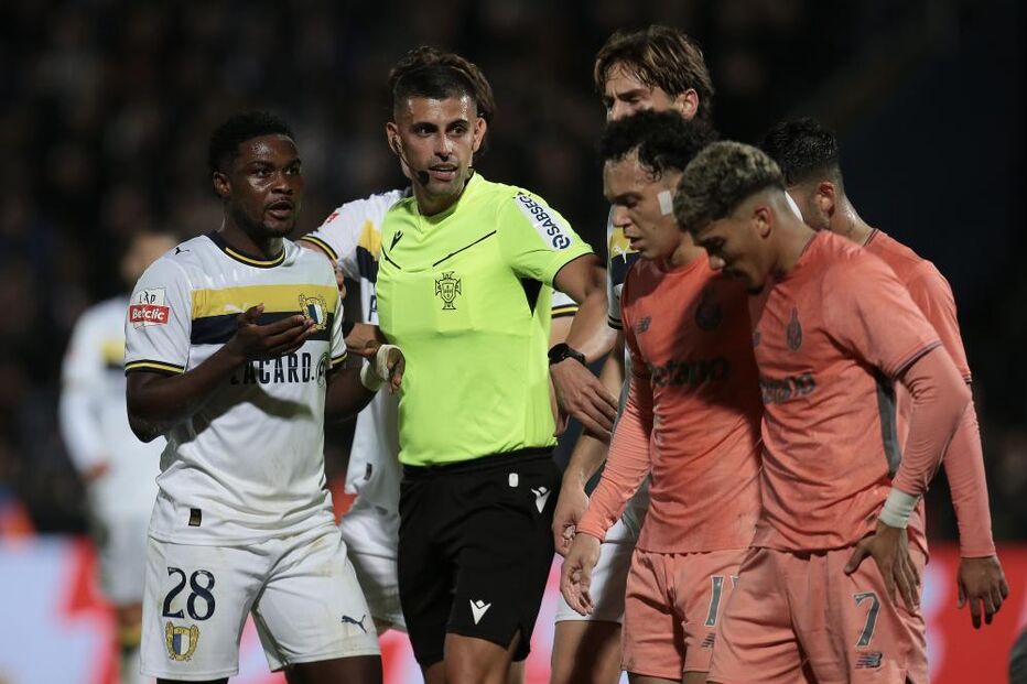 FC Porto apoia protesto de árbitros em Famalicão, demonstrando solidariedade no jogo da 11.ª jornada
