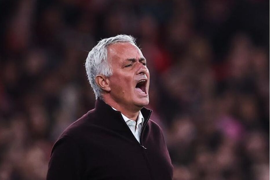 José Mourinho acompanha o jogo do Benfica contra o Casa Pia