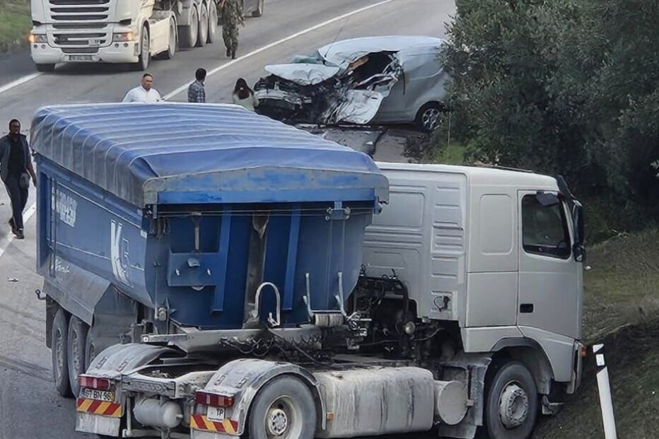 Colisão no Carregado entre carro e camião causa ferido leve