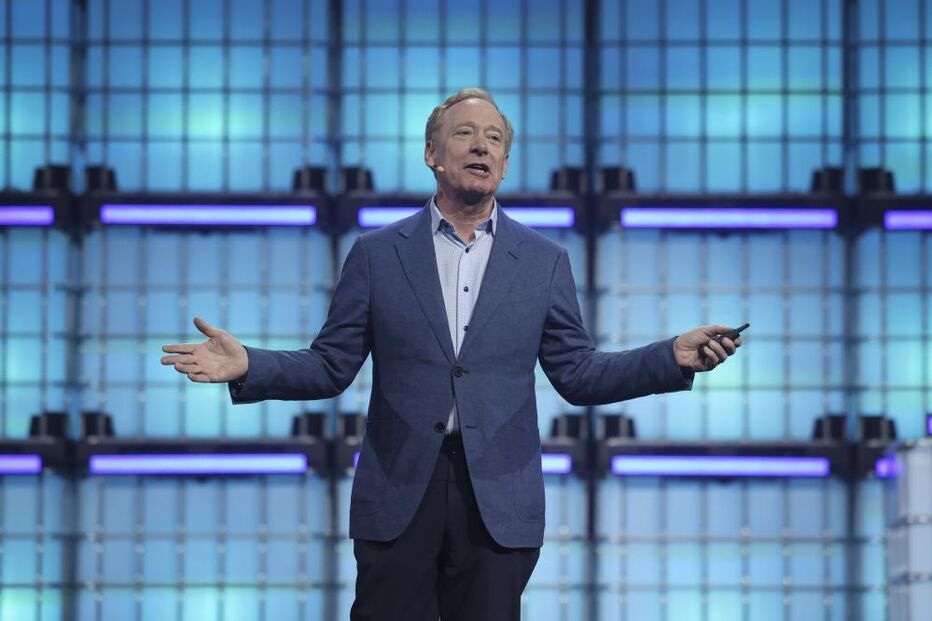 Brad Smith, presidente da Microsoft, em conferência durante a Web Summit 