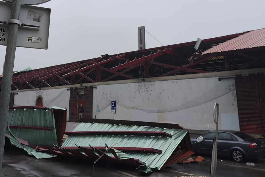 Telhado da estação de Santa Apolónia voa devido ao vento forte