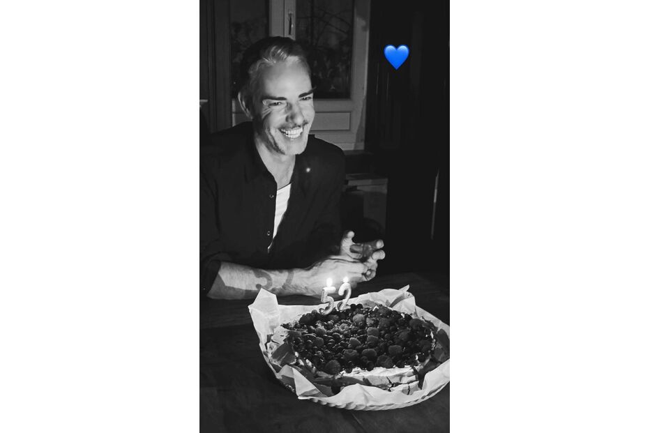 Cláudio Ramos festeja o 52.º aniversário com bolo e convidados