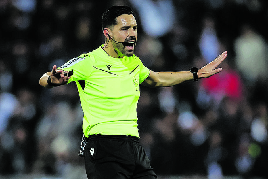 Vítor Sousa arbitrou o jogo Santa Clara-Sporting