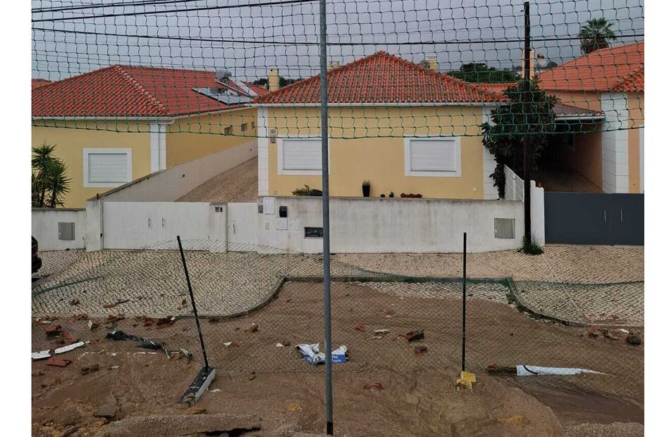 Mau tempo provoca estragos no clube de futebol de Cabanas