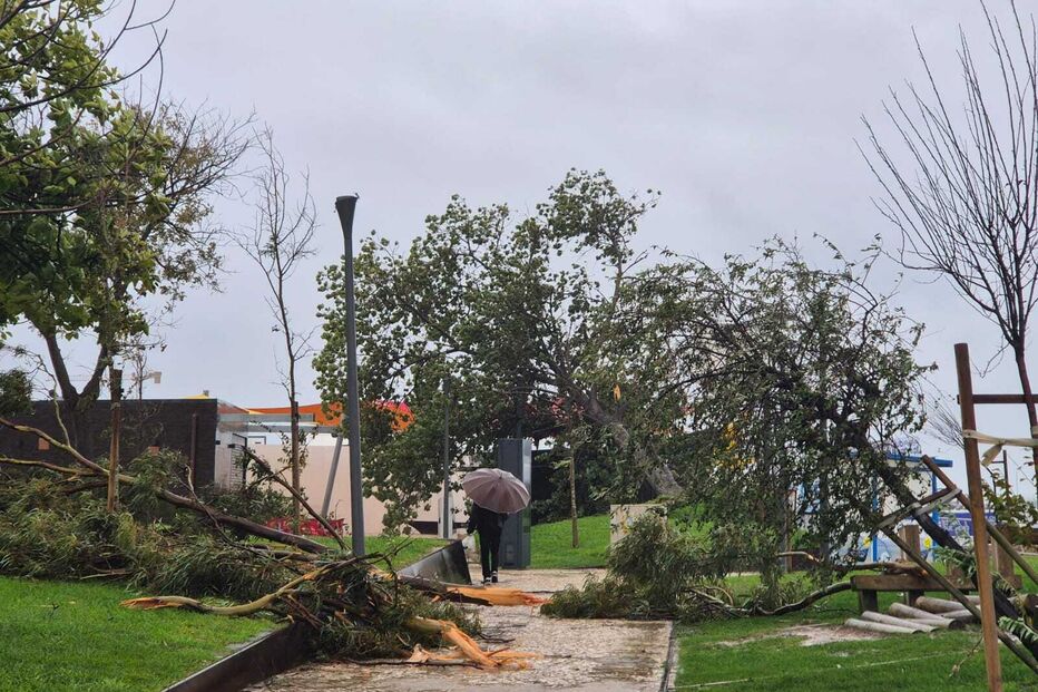 Mau tempo em Olhão provoca estragos