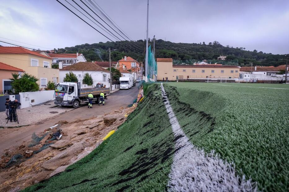 Parte do muro do campo do Botafogo de Cabanas desabou 