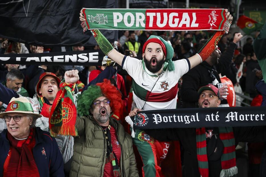 Adeptos apoiam Portugal em Dublin, na luta pelo apuramento para o Mundial 2026