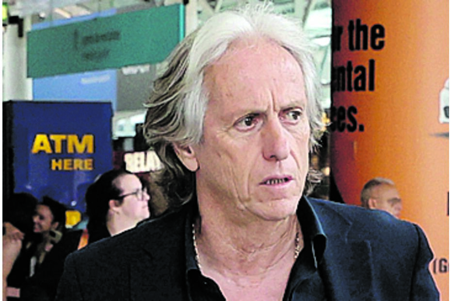 Jorge Jesus regressa à Arábia Saudita e elogia João Félix