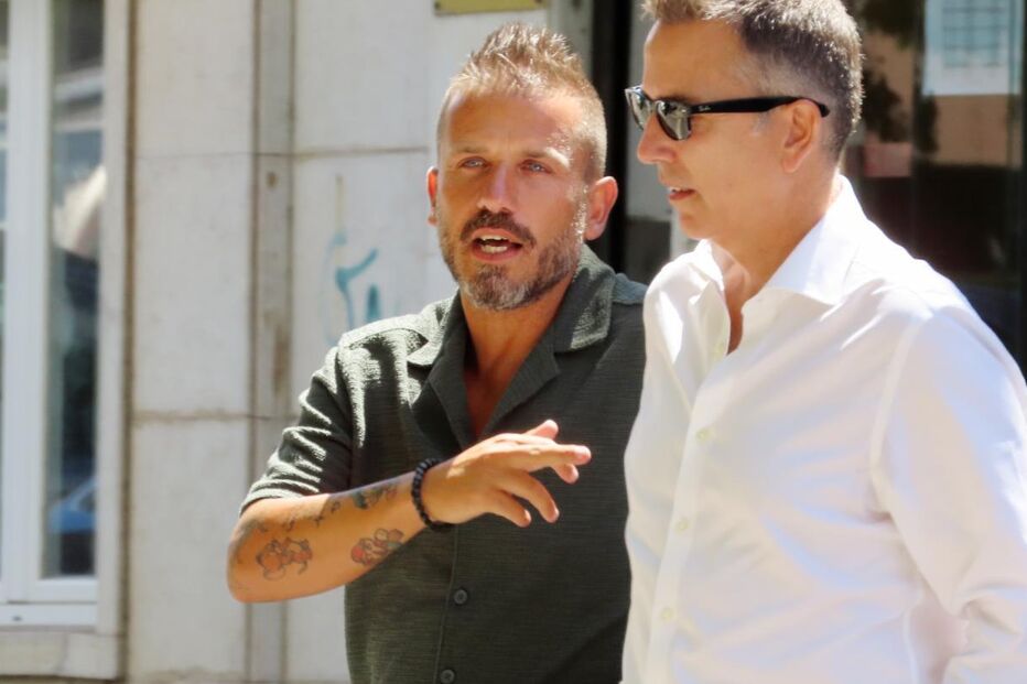 Dudu reúne-se com Toni e Marquinho para a partilha de bens