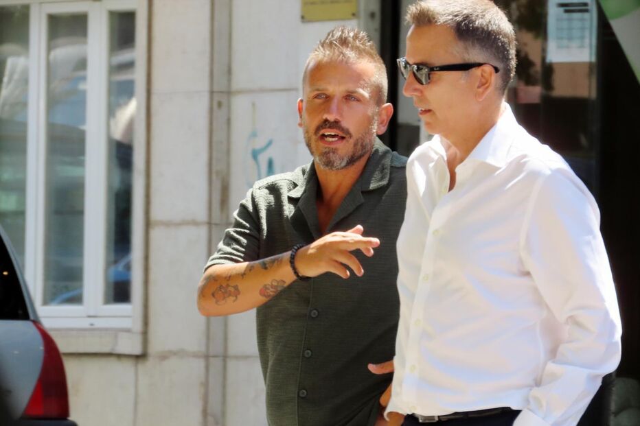 Dudu reúne-se com Toni e Marquinho para a partilha de bens